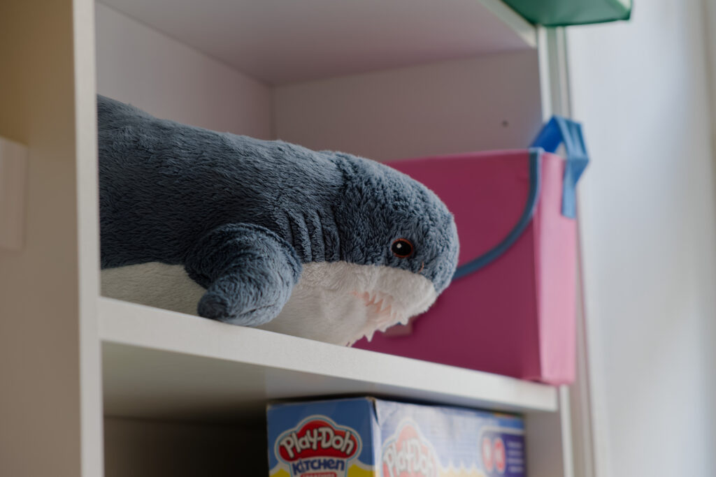 Stoffhai Heidi im Therapieraum