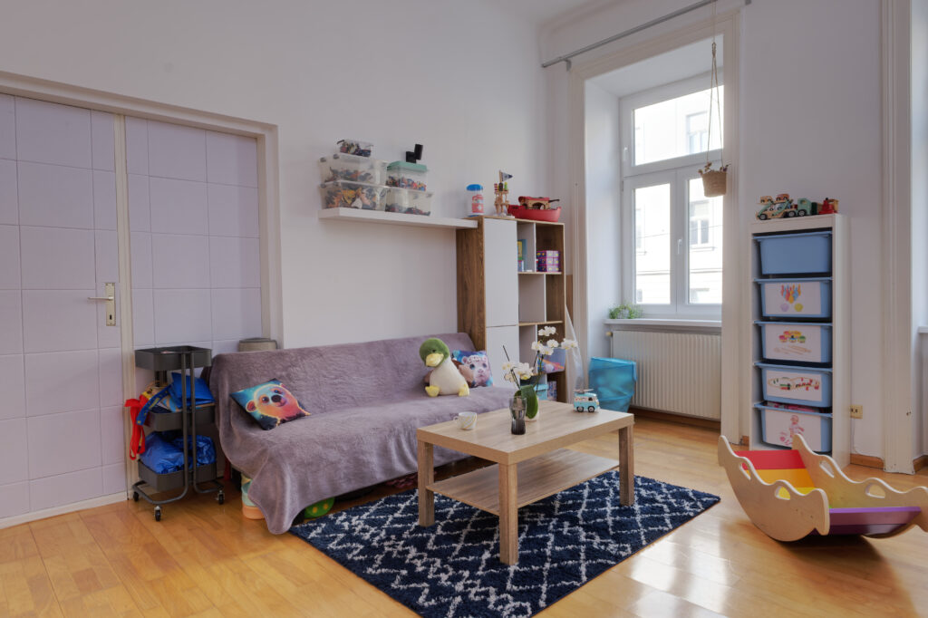 Therapieraum für Logopädie mit Sofa